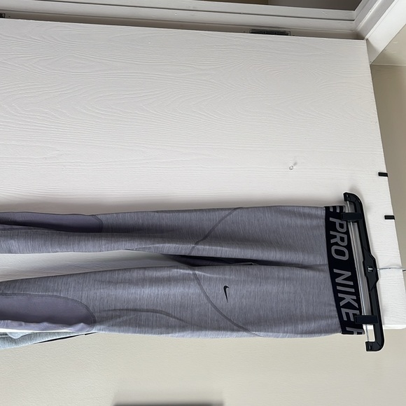 NIKE pro workout leggings - Picture 4 of 6